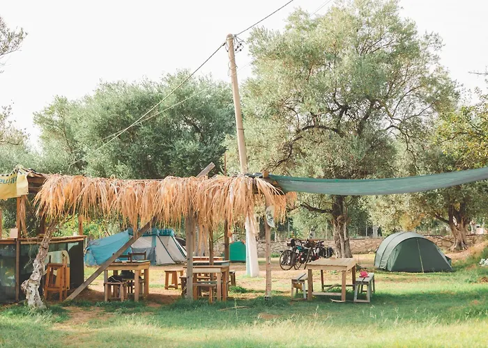 Camping Unique At Olive Himarë