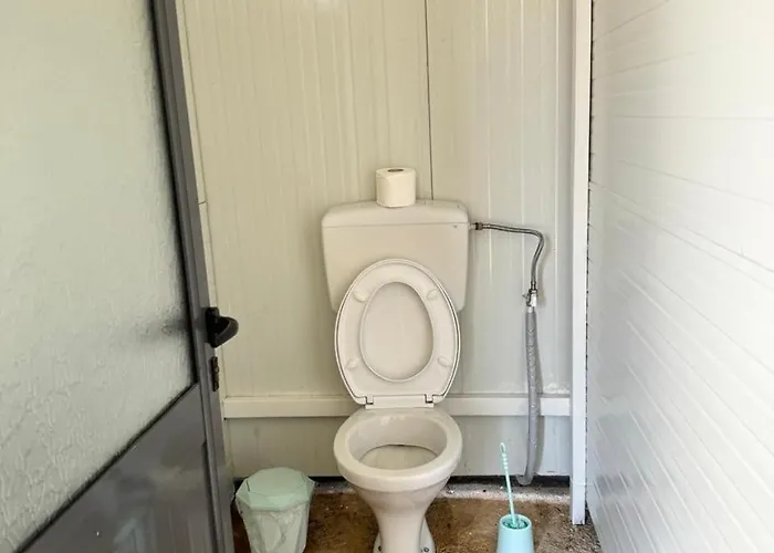 Unique At Olive Kemping Himara